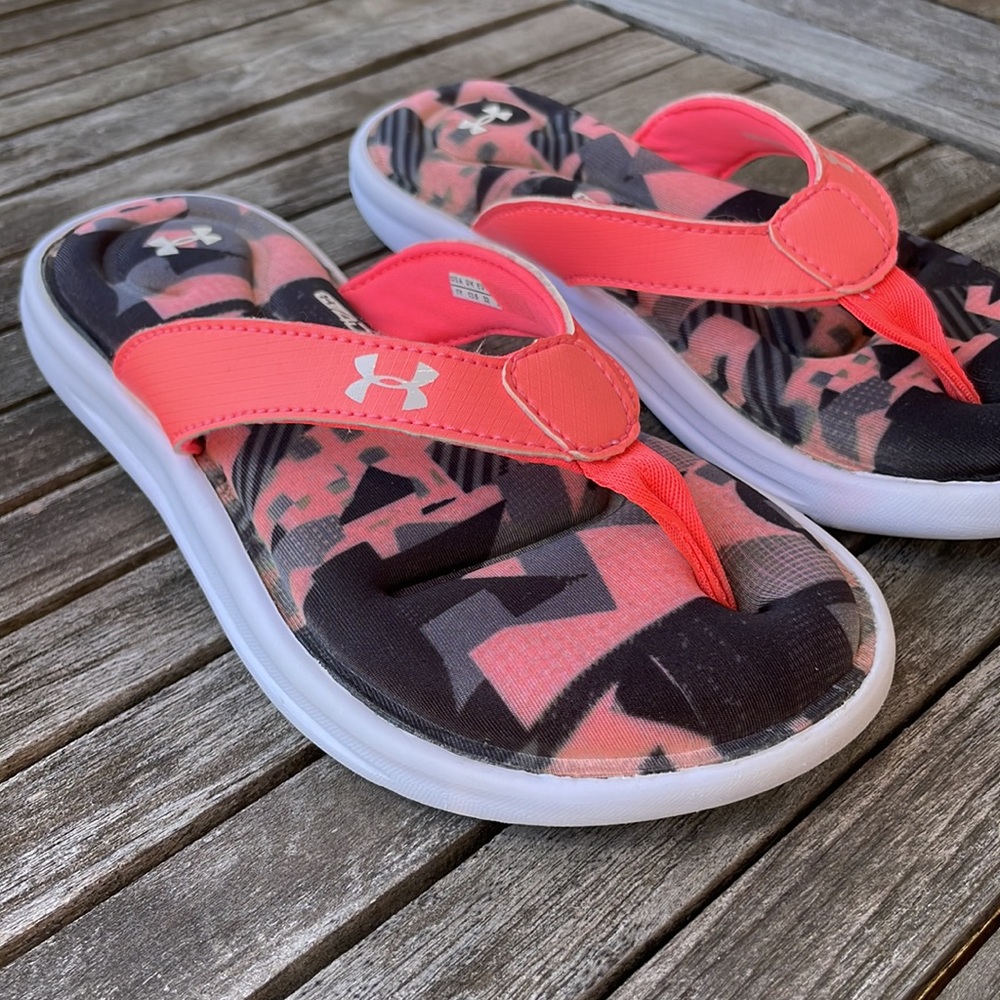 Under Armour UA Girl's Marbella VI Alpha Flip-Flop, EUC
